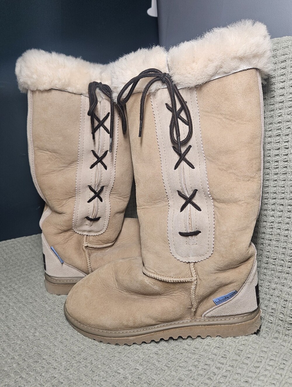 Blue Sheep Lace Up Ugg Boots in a sand/chestnut shade 100% genuine Australia